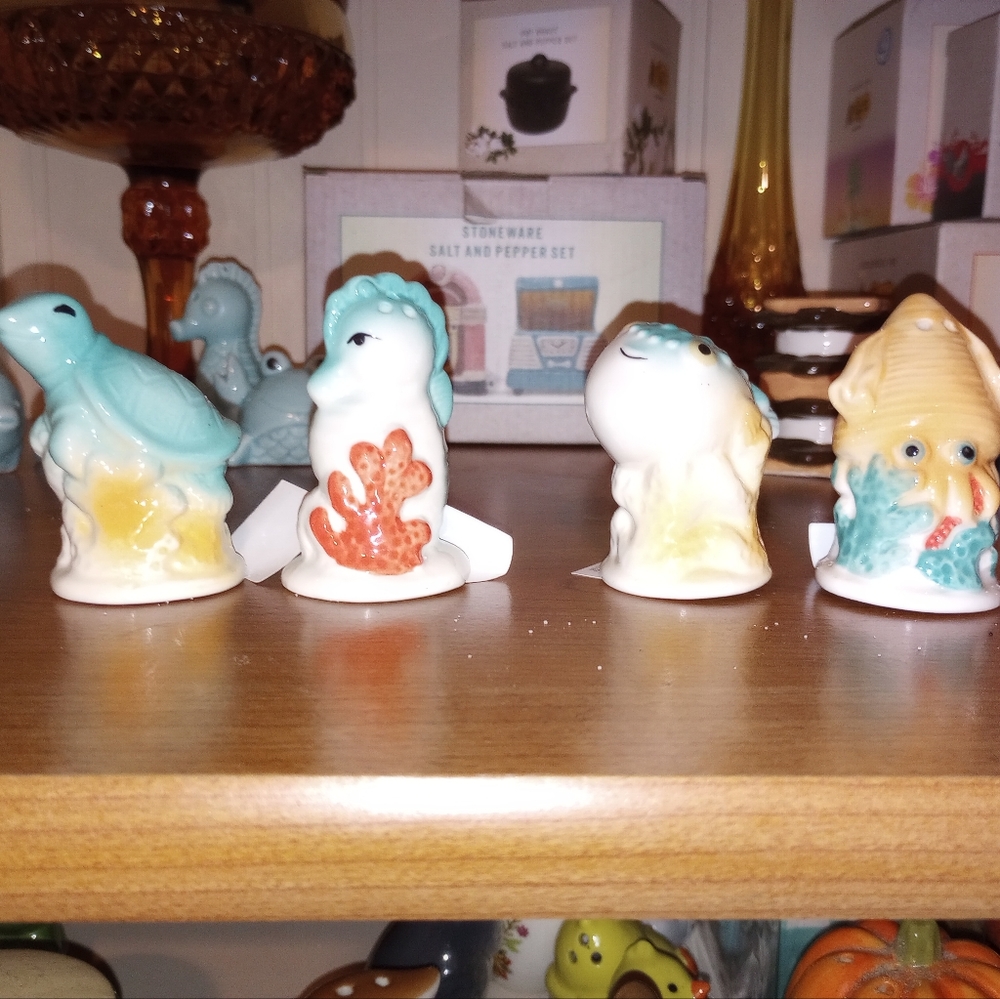 Ocean salt and pepper shaker set